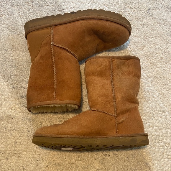 NOT FOR SALE Ugg Classic II Short Boot - Picture 4 of 13
